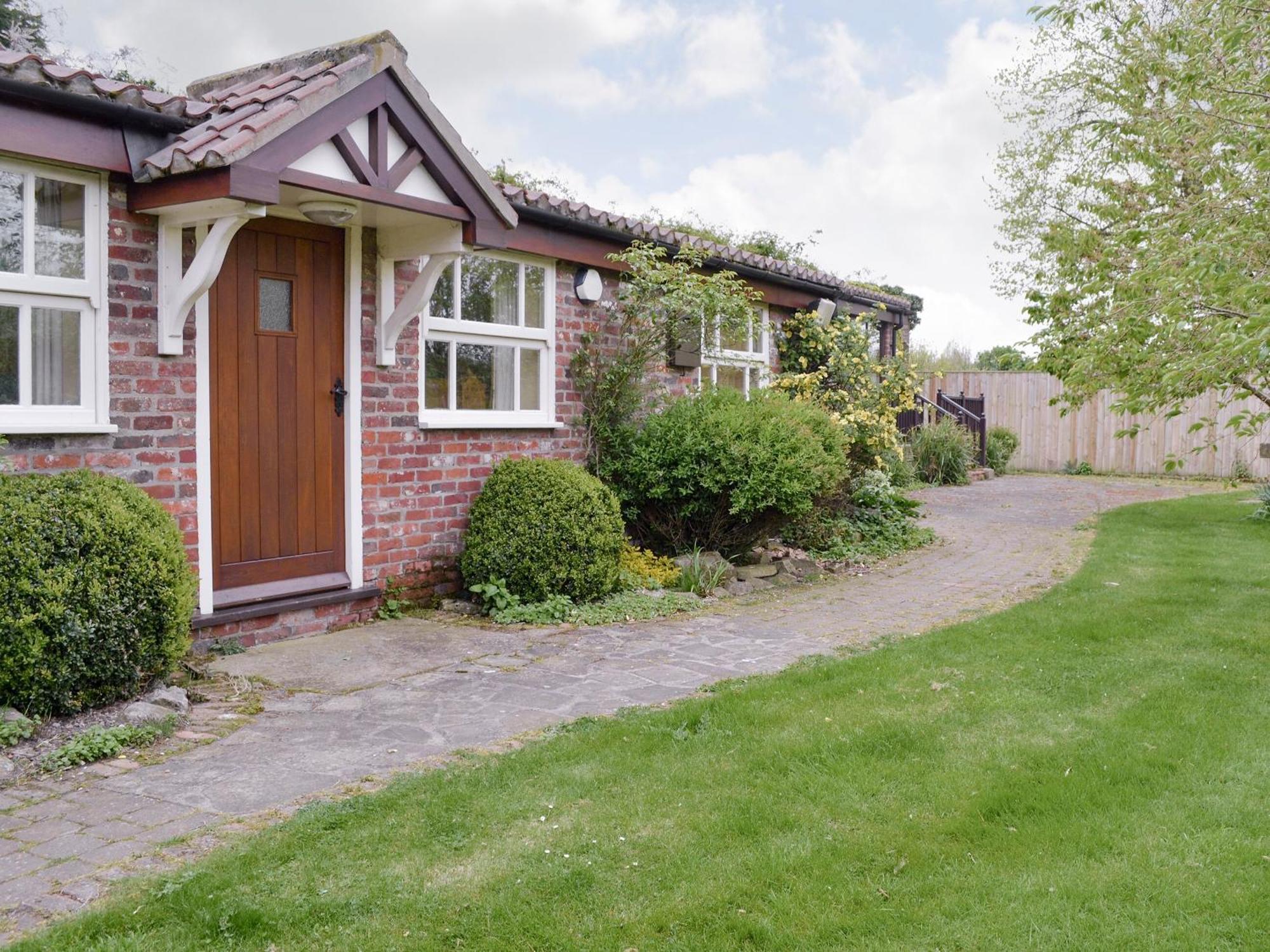 Walled Garden Lodge Ryehill Екстер'єр фото