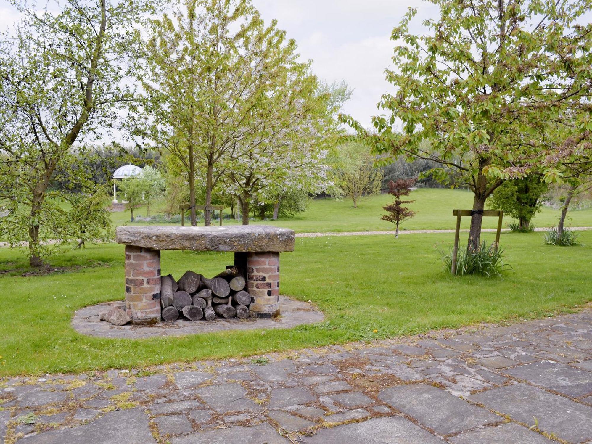 Walled Garden Lodge Ryehill Екстер'єр фото