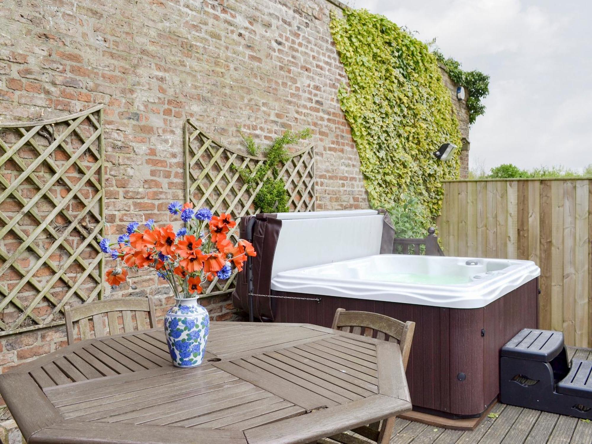 Walled Garden Lodge Ryehill Екстер'єр фото